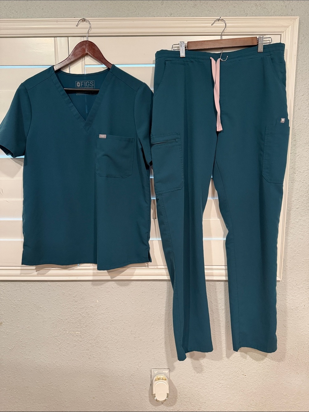 Figs Women's Teal Jogger Scrub Pants with Pink Drawstring